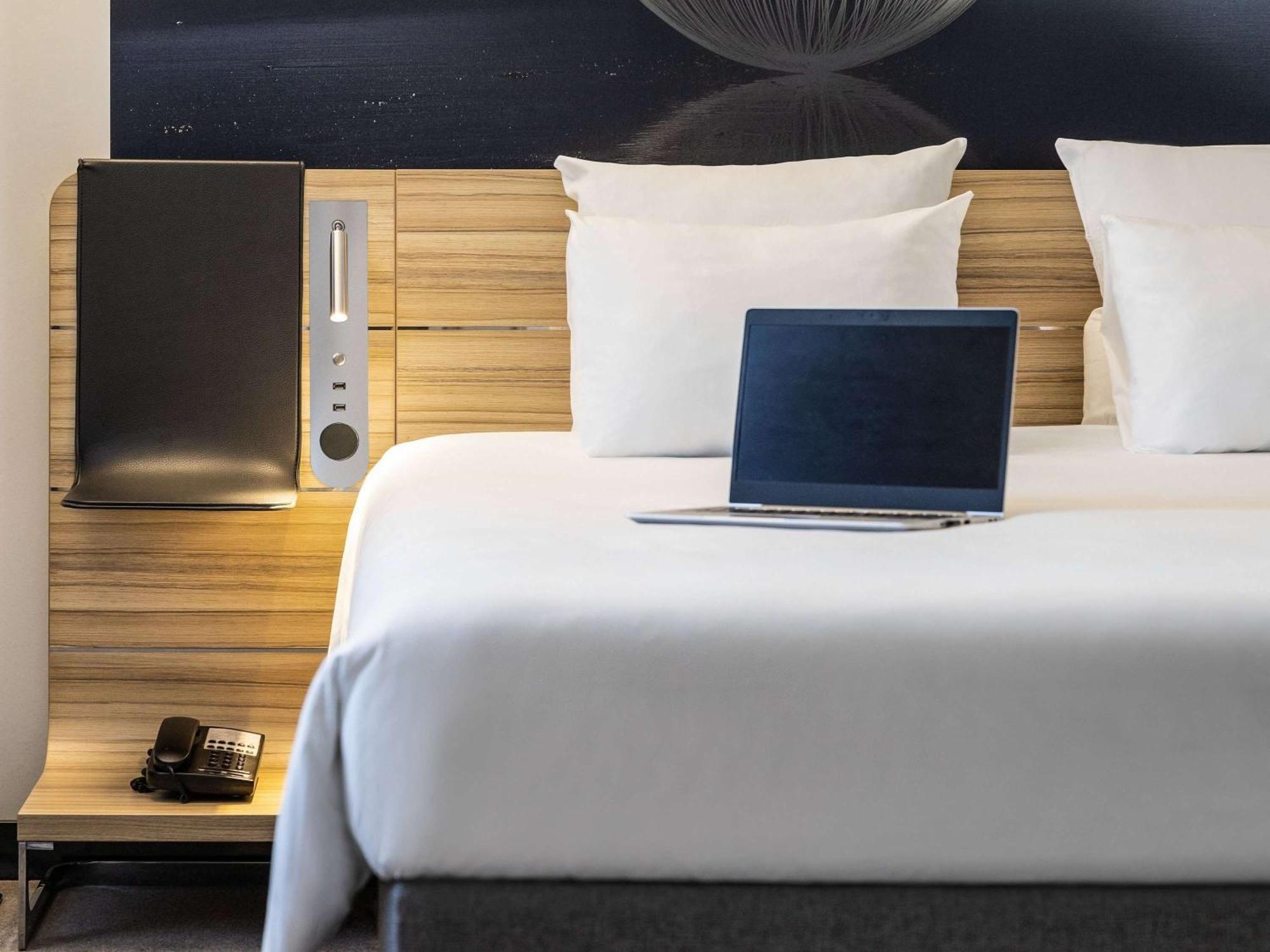 Hotel Novotel Brussels Off Grand Place Esterno foto