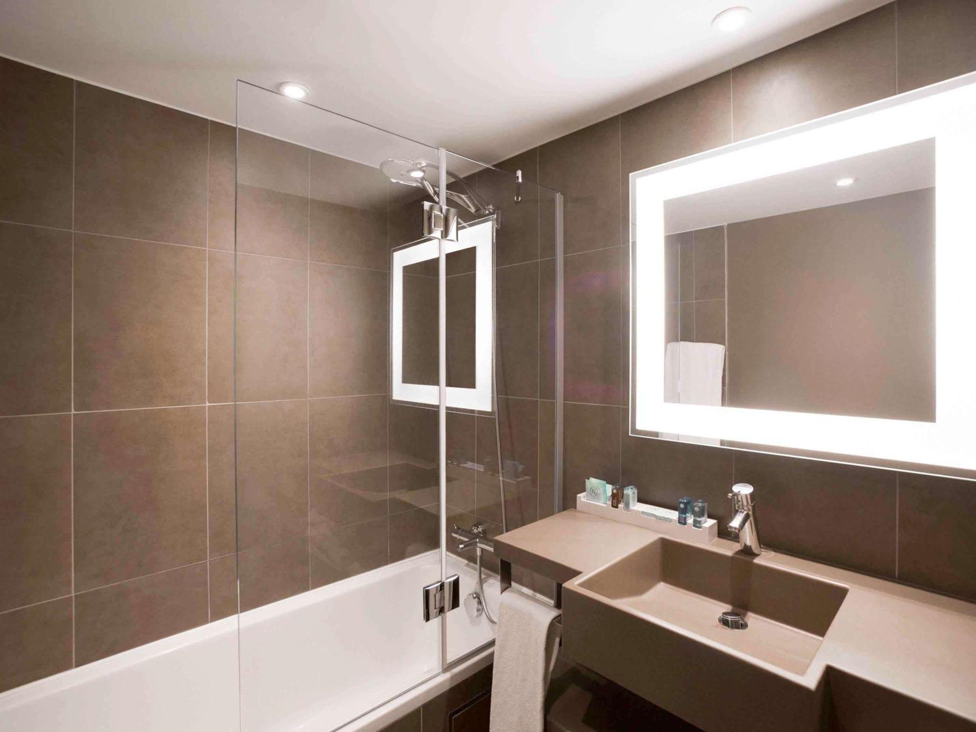 Hotel Novotel Brussels Off Grand Place Esterno foto